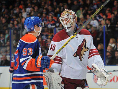 Dubnyk stands tall in return, Oilers continue to pile up losses
